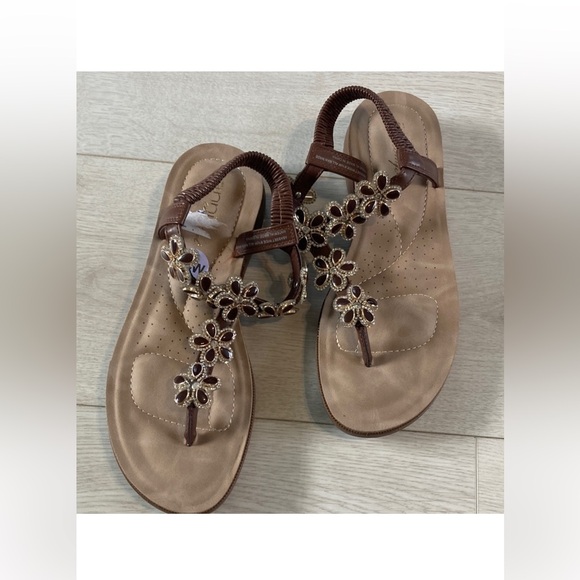 Shoes - Brown Floral Sandals